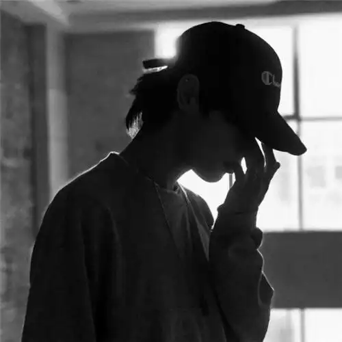 黑白头像男生长夜太难熬了