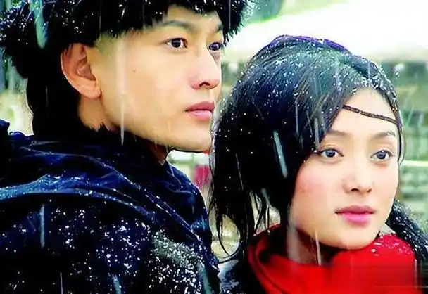 44岁秦岚不结婚不生子,与小9岁小鲜肉热恋,凭什么活得这么爽?