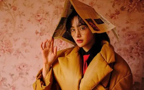 郑爽胶片风复古写真桌面壁纸