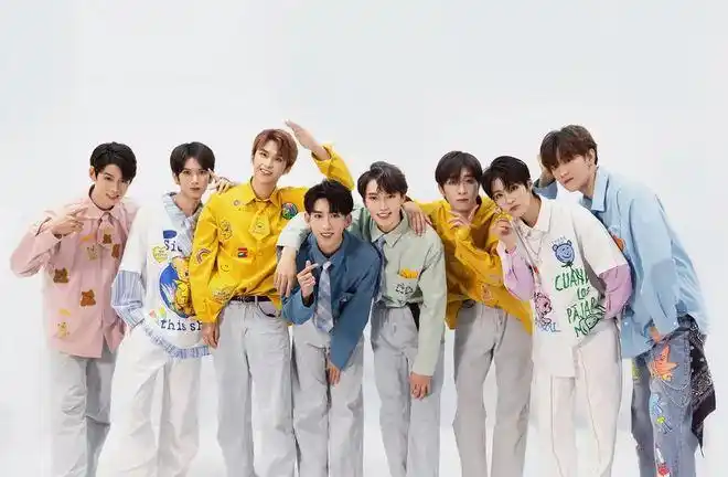 释放满满少年力 想想就心动超高颜值 超a舞姿hlt胡辣汤男团现场秀舞