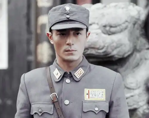 民国时期,富家子弟的生活只是现世安稳,军阀的势力在动荡中飘摇