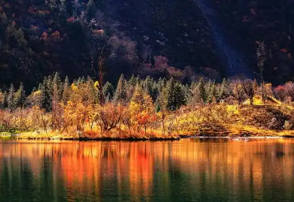 红叶如火,湖泊如镜,毕棚沟秋日美景惊艳登场