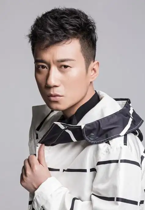 著名演员徐洪浩:比妻子大10岁,戏里演父女,戏外恩爱幸福惹人羡