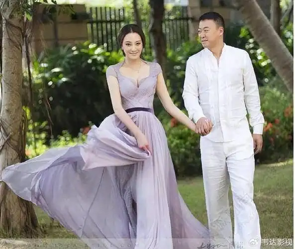 2013年的12月8日,既是马琳与妻子张雅晴的婚礼也是他宣布退役的日子.