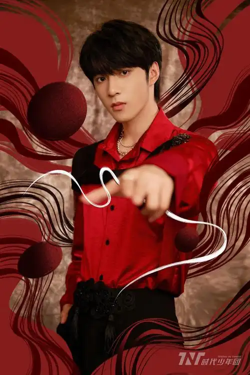 时代少年团跨年晚会造型大片 红衣敲鼓少年