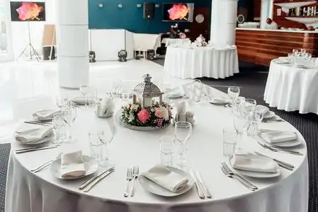 婚礼宴会厅,宴会厅装修,大气装饰餐桌桌布