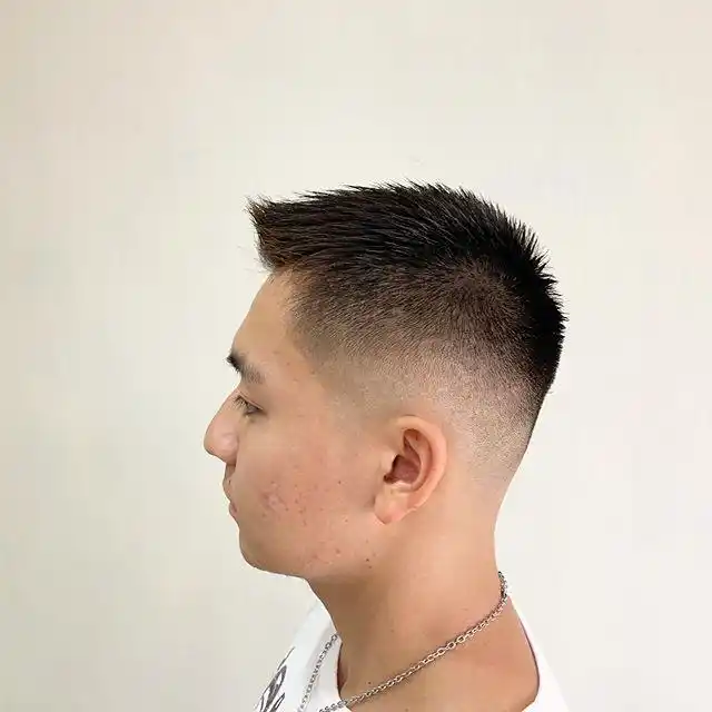 清爽精神显时尚,越来越多男士这样剪 67_发型