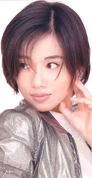 陈松伶,1971年出生香港,演员,歌手,代表作,笑看风云,天 - 抖音