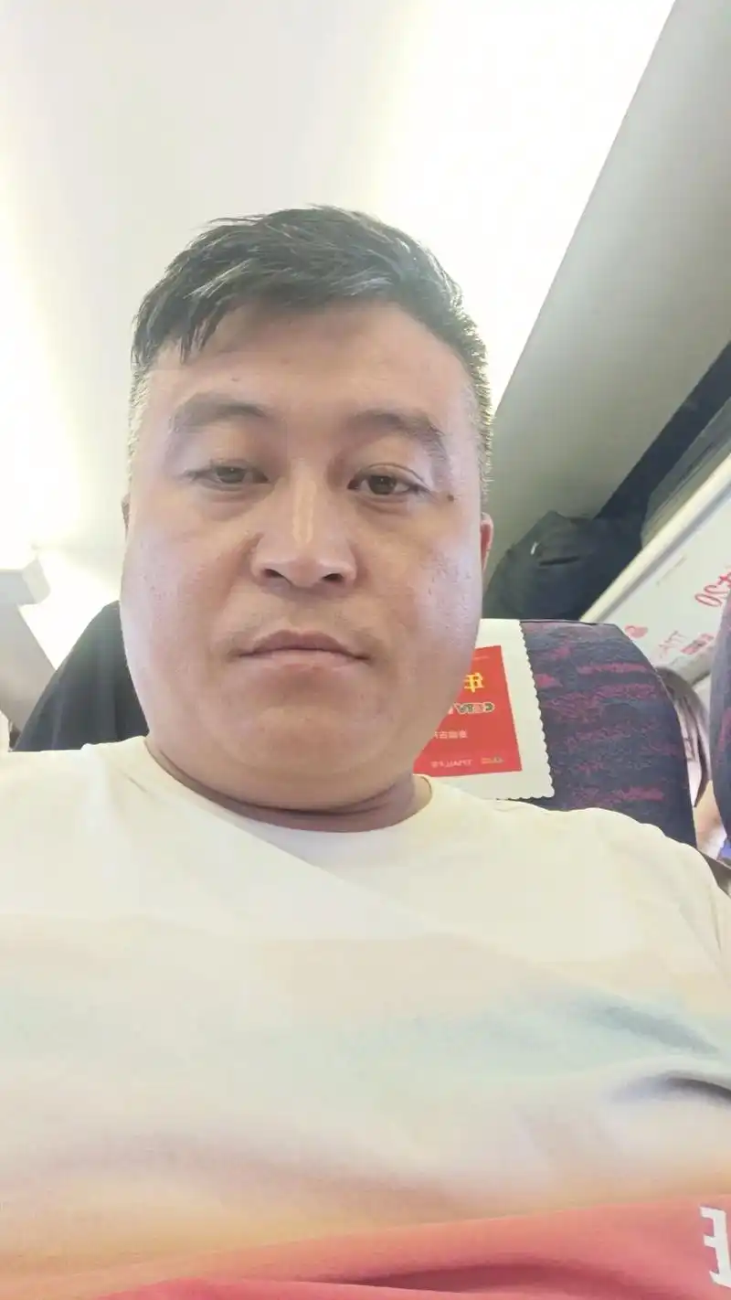 80后大叔 #蓦然回首才发现人已到中年 #男人不用太帅像爷 - 抖音