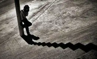 对生活绝望无助的句子