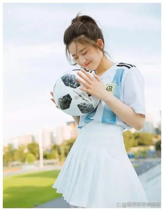 赵露思穿紧身衣表演体操 赵露思在《超新星运动会》中穿上紧身体操服