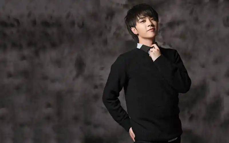 花花华晨宇个人帅气写真图片高清电脑桌面壁纸(一)