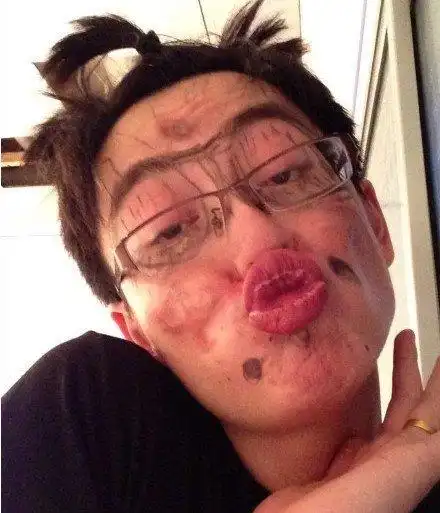 我要丑一点男生头像比如像如花头像就更好了