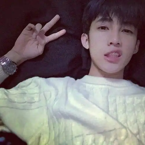 阳光型男帅哥生活照_看,你给的回忆多痛