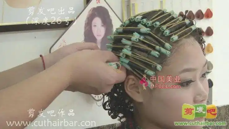 带女朋友先烫小卷再剃光头深度剪发02711