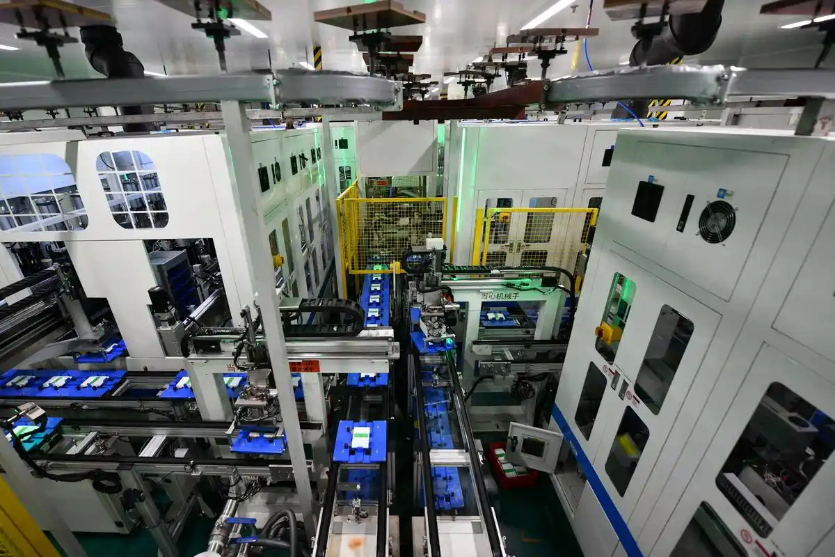 天津:走进力神电池智能工厂(8)