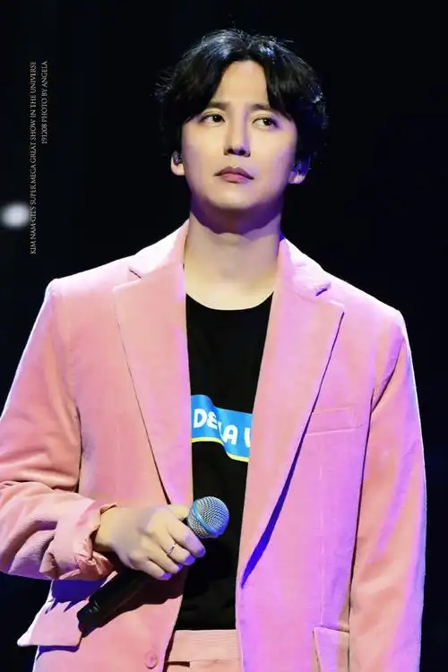 1980年3月13日出生于韩国首尔,毕业于韩国明治专业大学,韩国演员,歌手