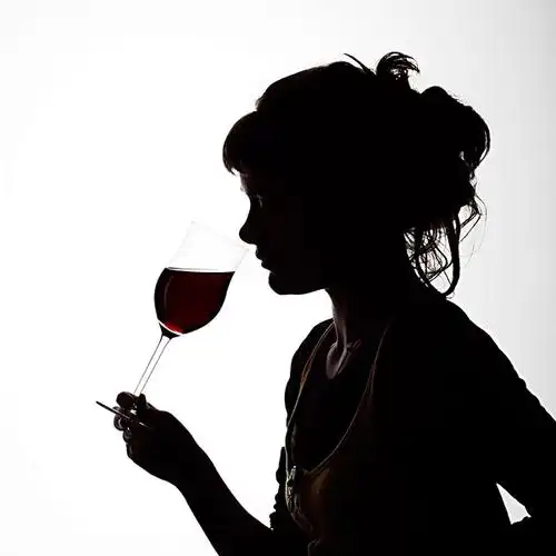 剪影,头像,年轻,女人,享受,红酒杯