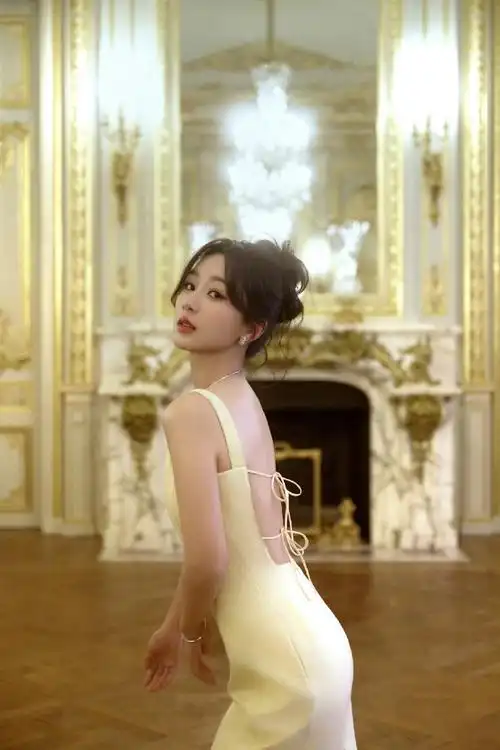 明星时尚超话x 杨紫new shot全造型时尚大片99穿着maison rabih