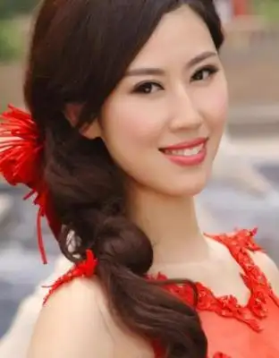 齐丹原是四川有线电视台主持人,和杨乐乐是一起的.