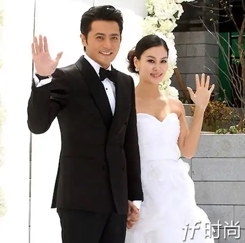 2010年,张东健和高小英.