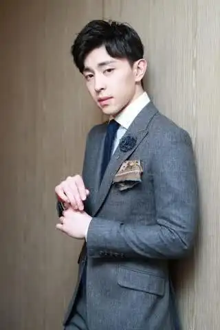 鹿兆许和鹿晗照片(鹿晗和鹿兆海长得像吗)-天晟网