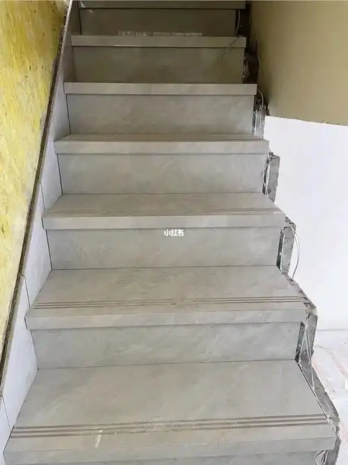 泰安复式装修楼梯72瓷砖能替代岩板吗