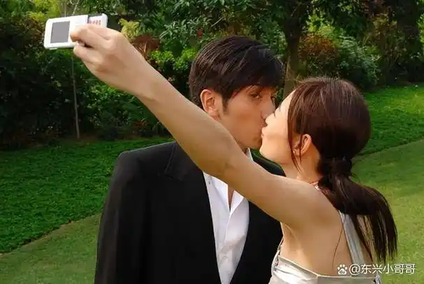 海王吴卓羲因与张馨予的床照事件引发轰动两人关系因此分手