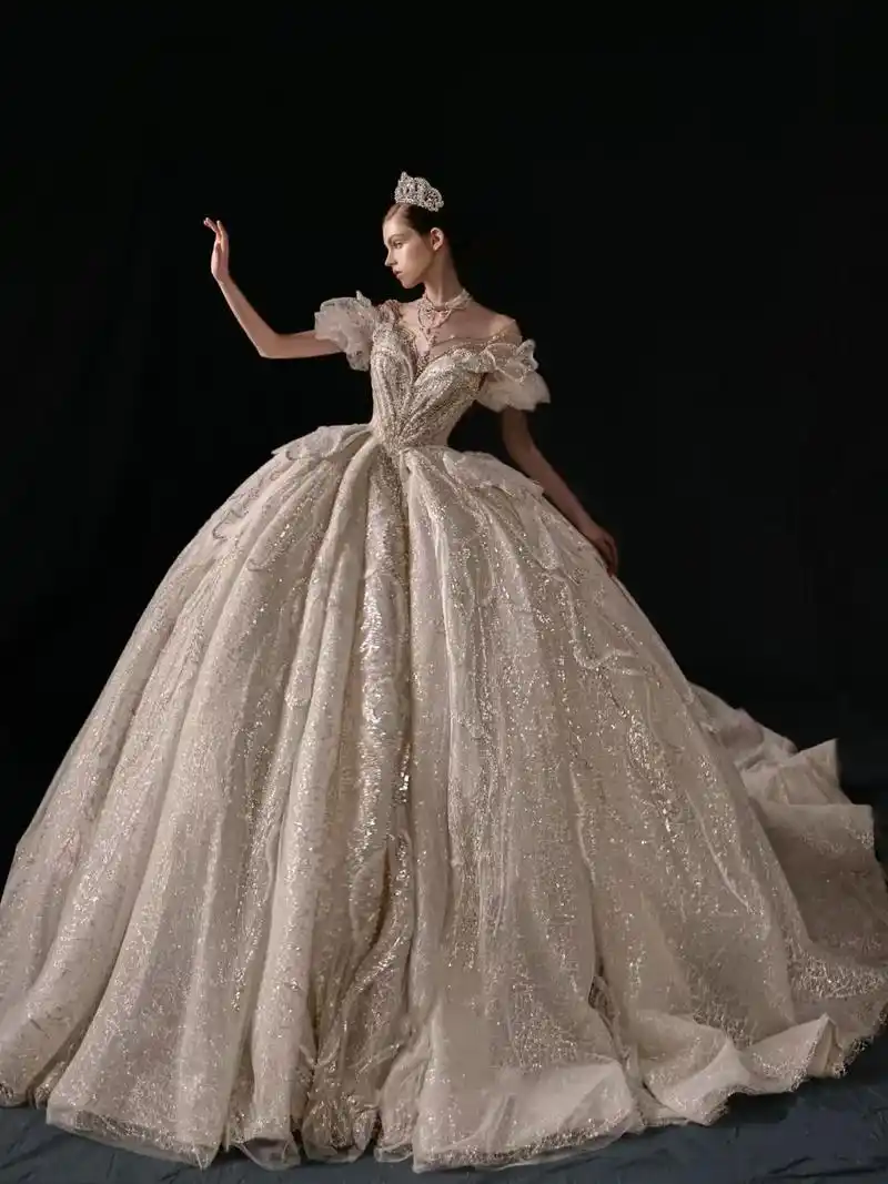 兰州婚纱礼服梦幻大拖尾