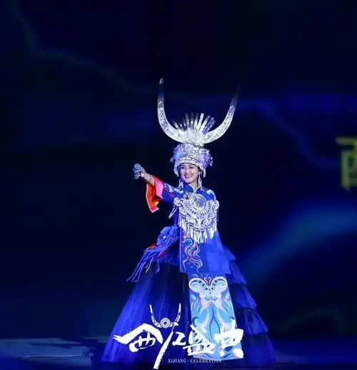 贵州苗族歌手杨祖桃惊艳亮相西江盛典