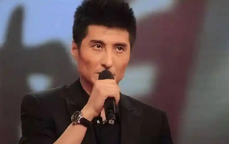 胡兵:我们第一男模,仅衣帽间就值上亿,哥哥却在狱中_胡东_因为_发展