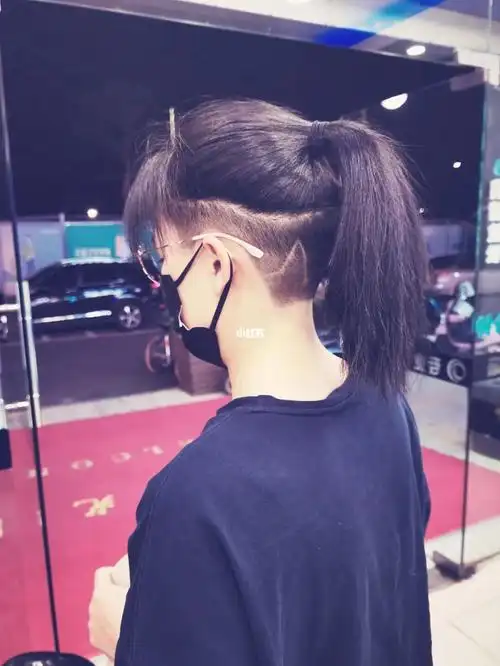 女生半剃头