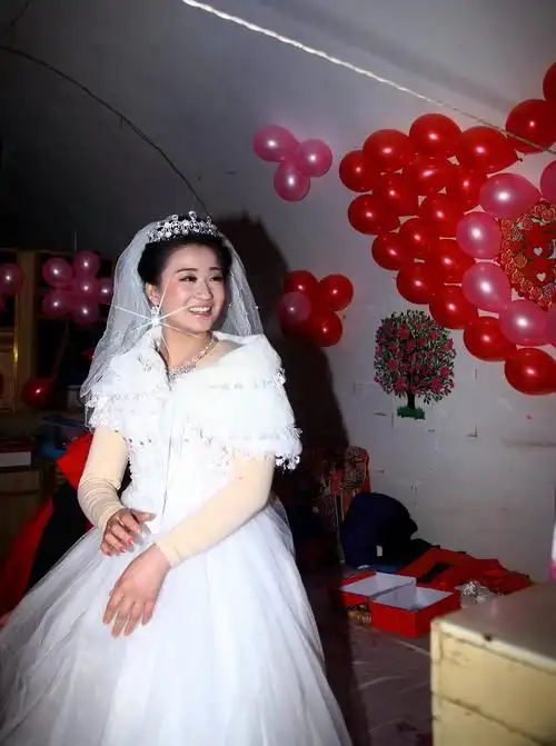 窑洞里的待嫁新娘