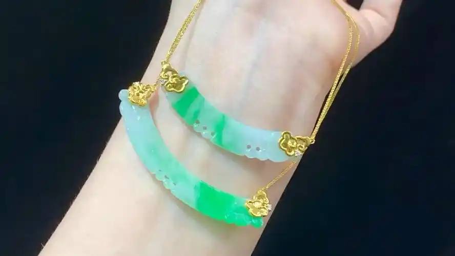 厂清3680个冰绿翡翠锁骨链