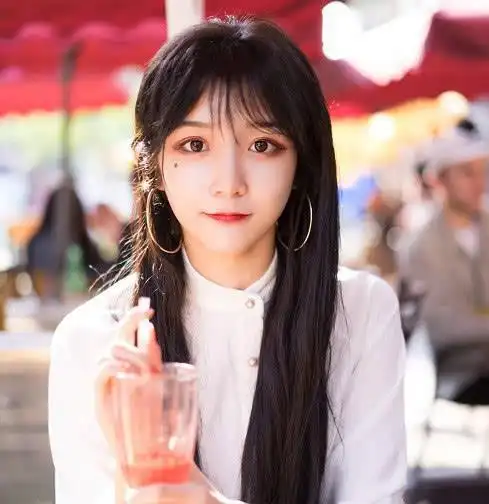 女装大佬艾比走上手术台,开始"变身"之路:想更像女孩子一点!