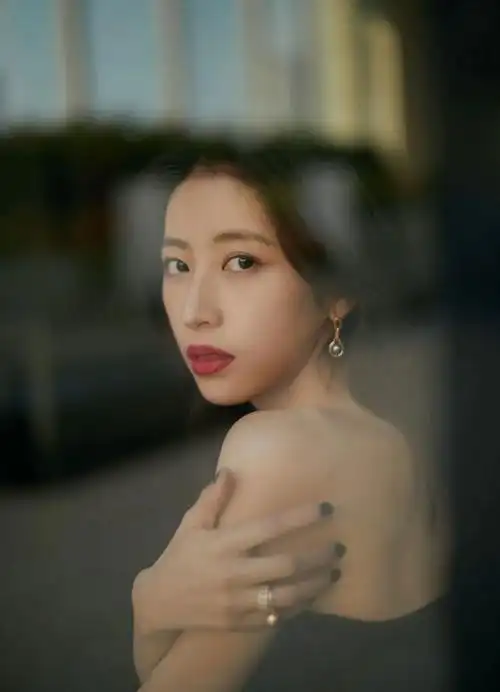 周雨彤丨高清壁纸,肤白貌美,颜值美炸,每一张都让人心动不已