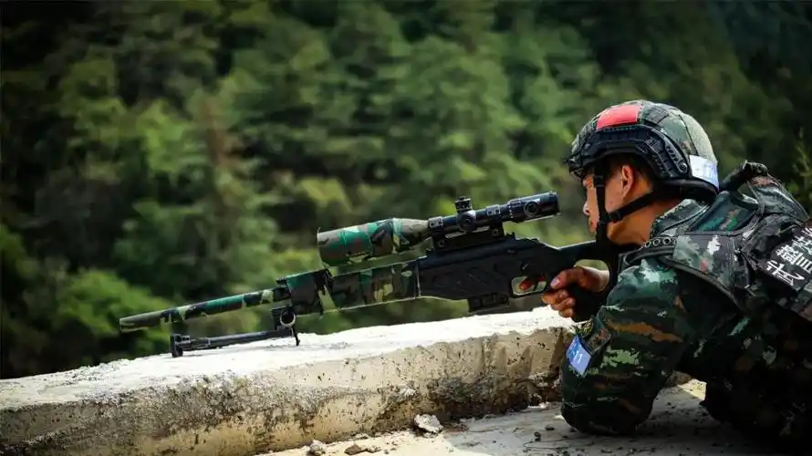 狙击手进行解救人质狙击考核