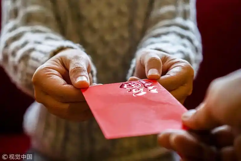 过年发红包,给女友爸妈3600却被嫌少,女友:6600才行