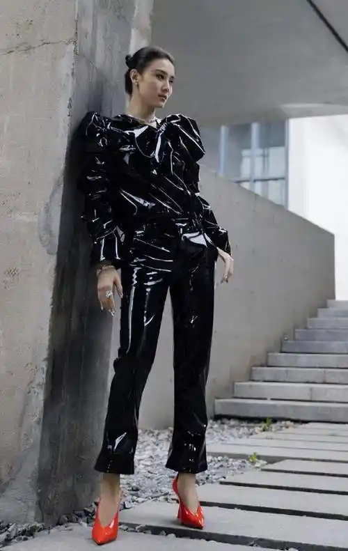 宋佳的红色高跟鞋_网易订阅