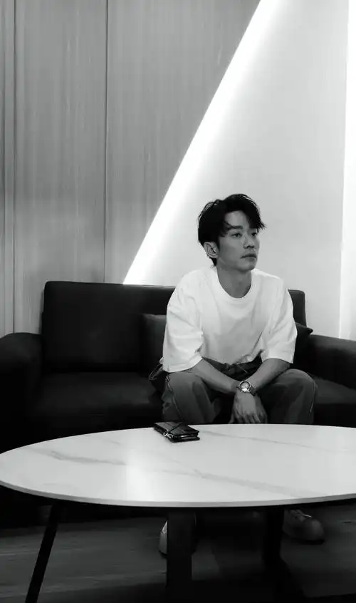 张栋梁真是越老越帅