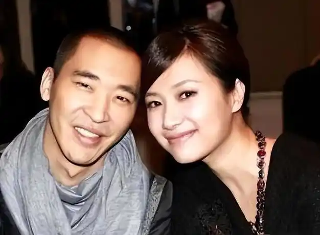 49岁扬言还没玩够,"风流才女"徐静蕾怎样了|王朔|爱情|成龙|黄立行