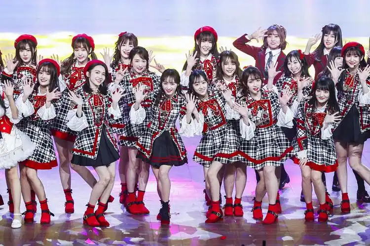 不一样的"徽晚"今晚播出 张信哲潘玮柏邓紫棋许魏洲snh48燃情巨献