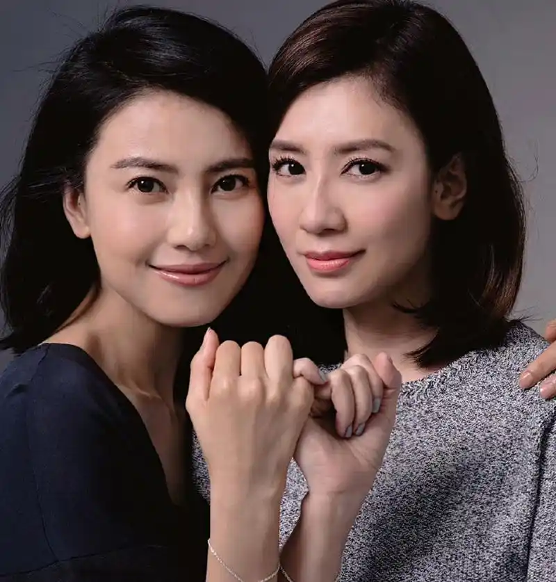 满屏都是好气质与美貌,两人12年的姐妹感情特别牢固,高圆圆还是贾静雯