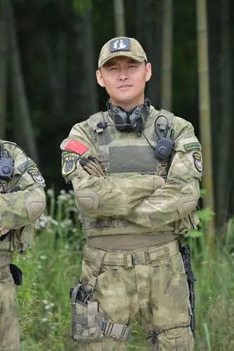 任柯诺剧照[保存到相册]《特种兵之火凤凰》任柯诺饰演小蜜蜂[保存到