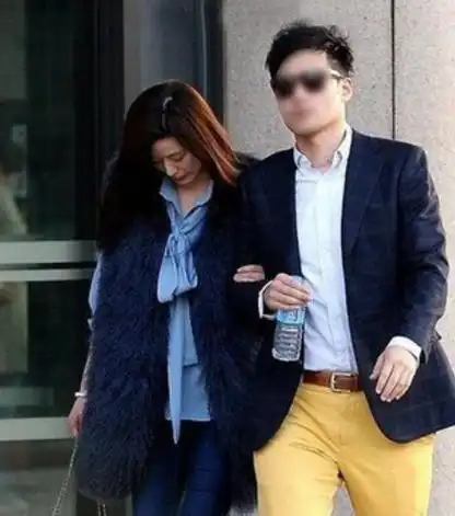 而全智贤与老公婚后也是非常甜,无论是旅行还是逛街,俩人经常出双入对