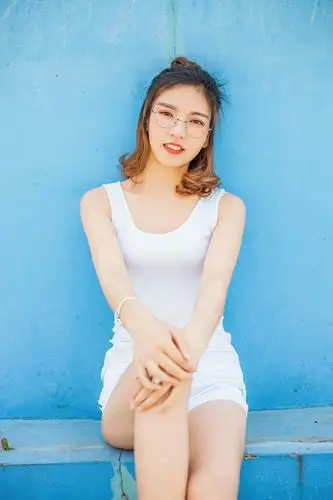 清凉夏日校花女神俏皮迷人室外写真图片