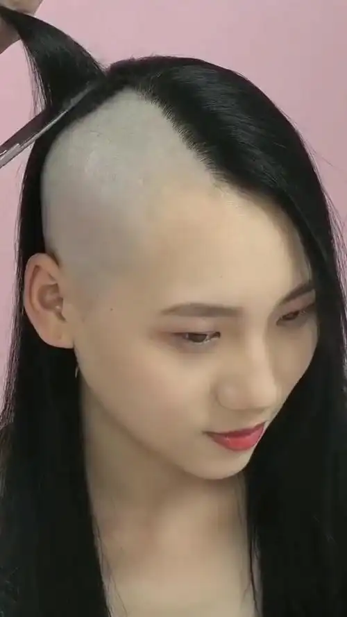 原来女人剃完光头,依然能漂亮成这样,我对美又有新认知了