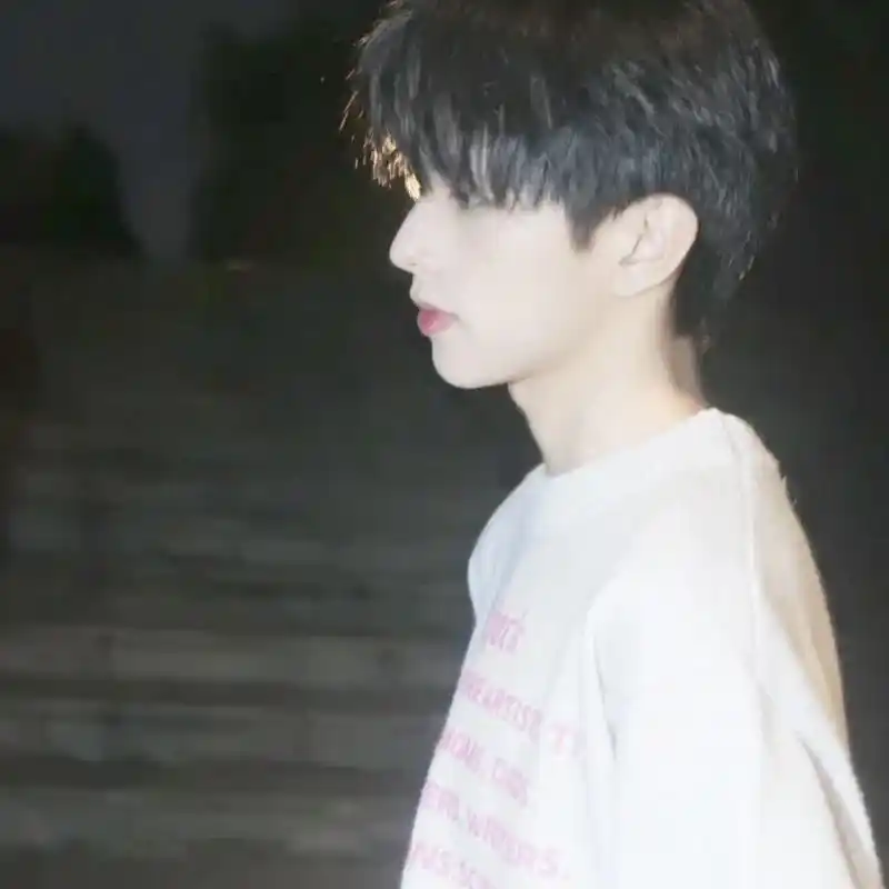 白色系列的男生头像,好帅啊! ! !