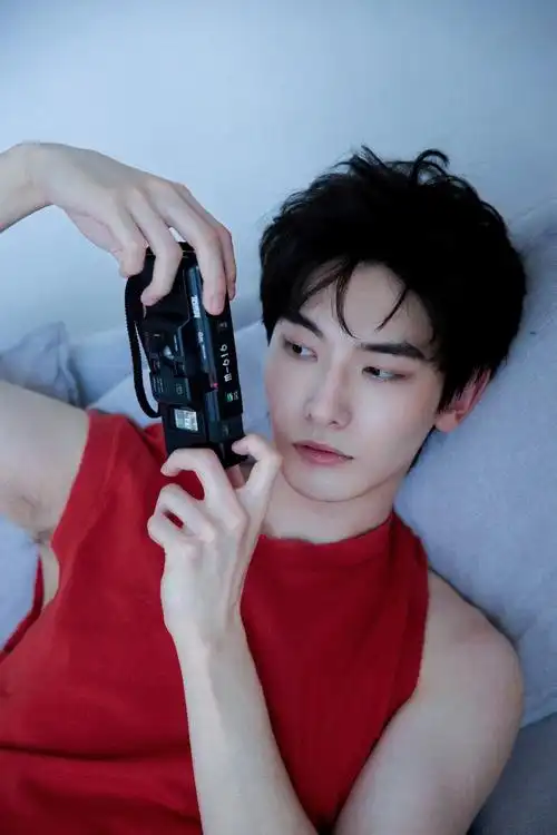 初秋慵懒男友风写真风吹一片叶万物已候秋