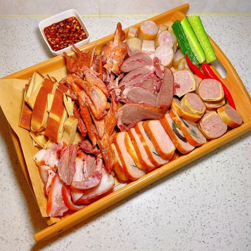 东北熏酱熟食拼盘套餐下酒菜正宗鸡骨架翅尖烧鸡熏干豆腐卷猪头肉